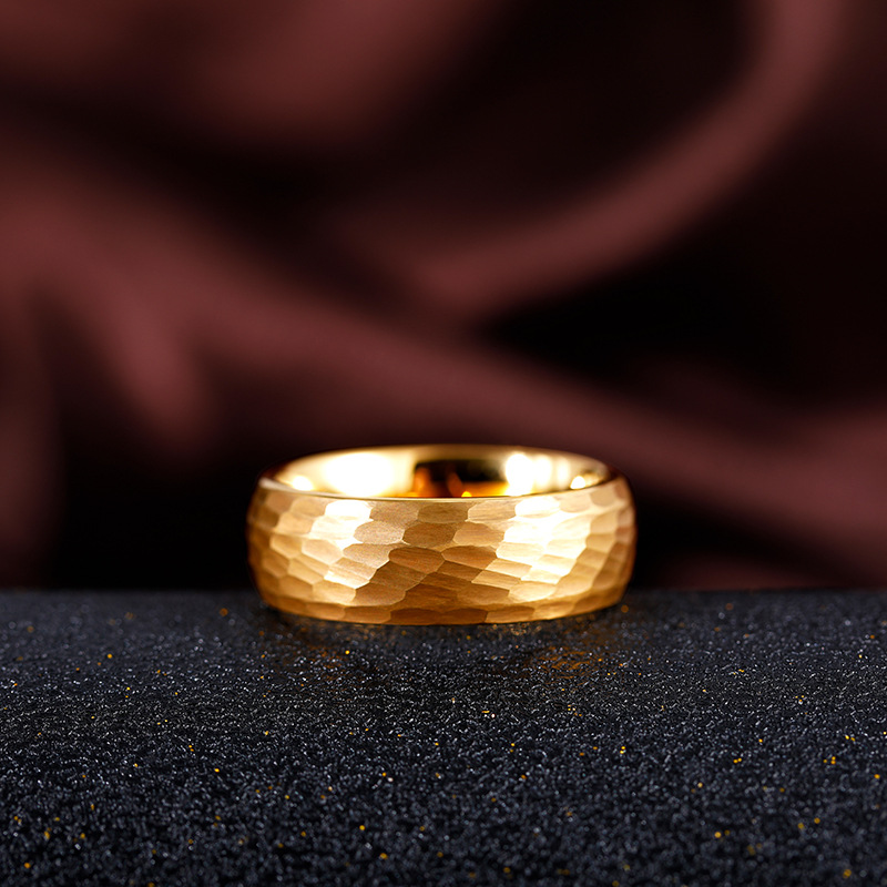 Gehämmerte, facettenreiche Tit – Initial Ring Custom Bewertung und Preis